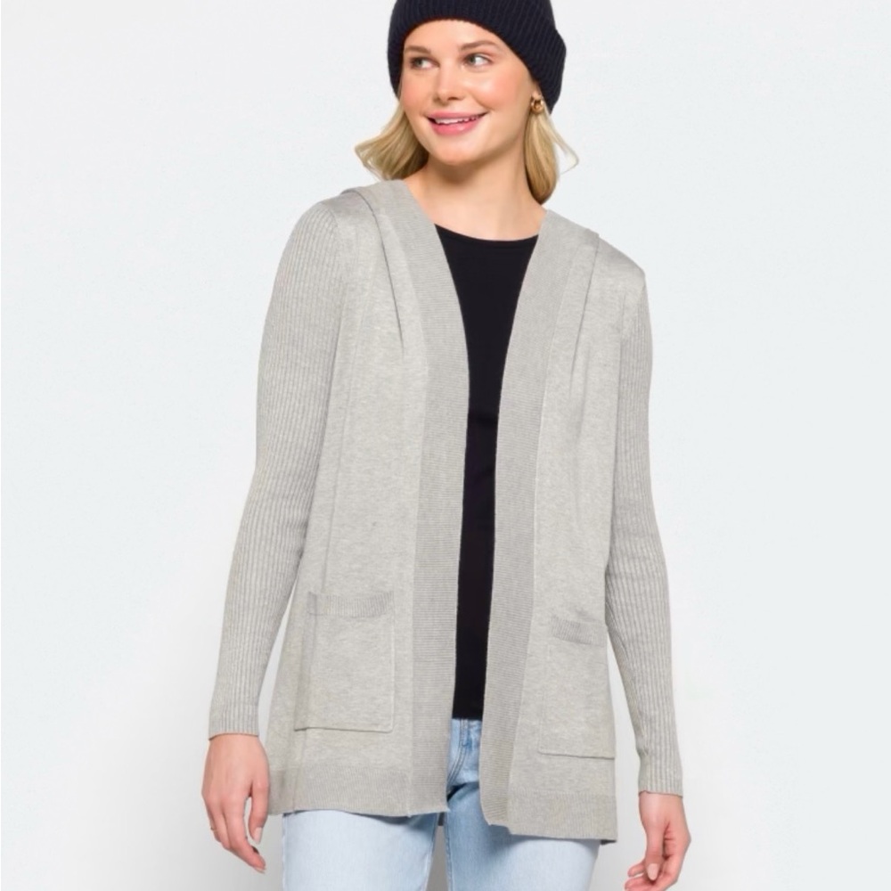Elegant Women's Light Gray Cardigan Sweater